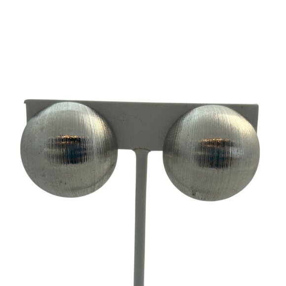 Vintage Sarah Coventry Clip On Earrings Silver Tone Button Dome Textured - Picture 1 of 9